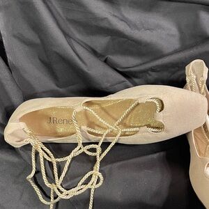New size 8.5 J.Renee Women's Tan Lace-Up Flats